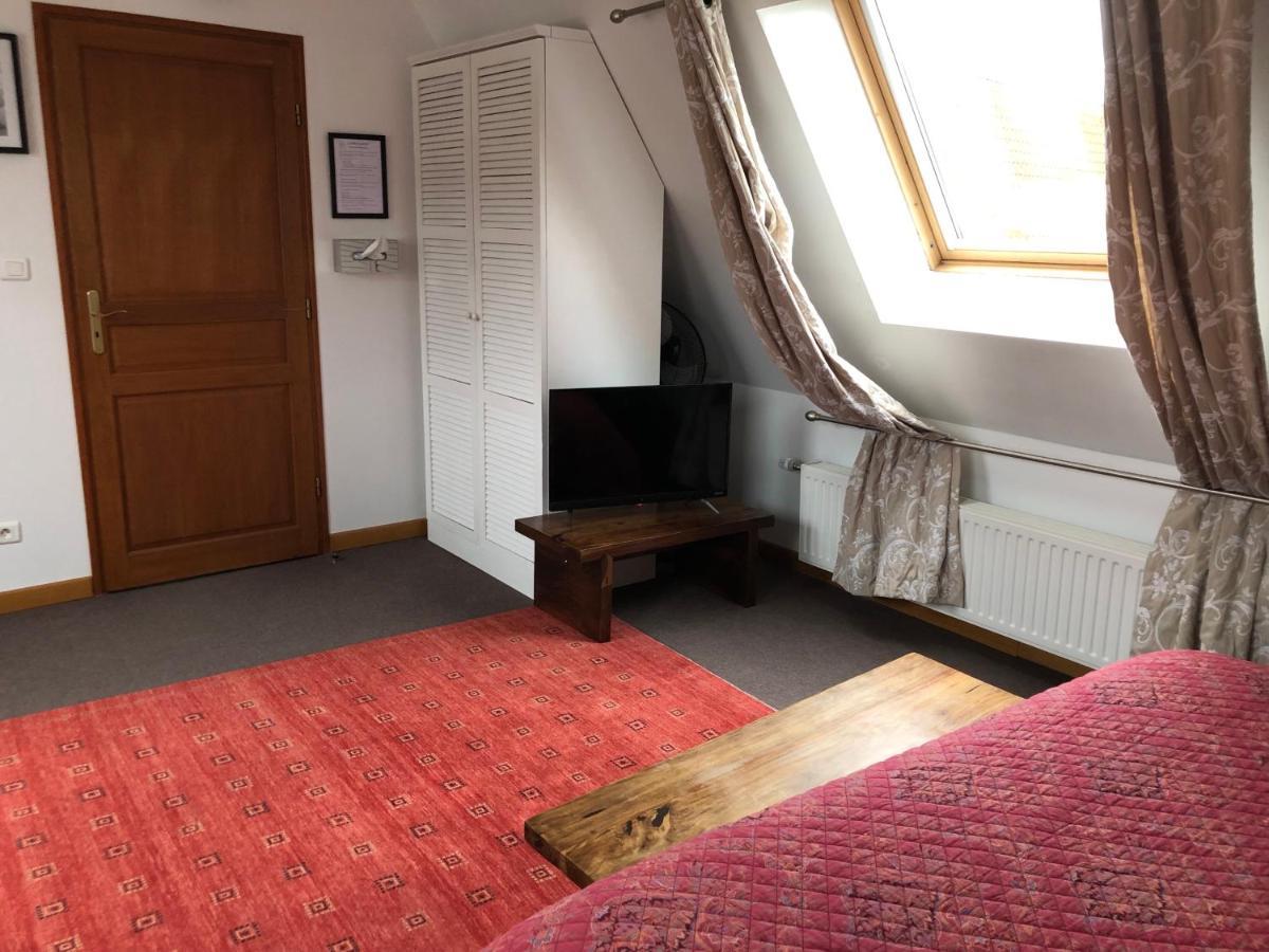 La Ferme De La Place Bouvines Екстер'єр фото